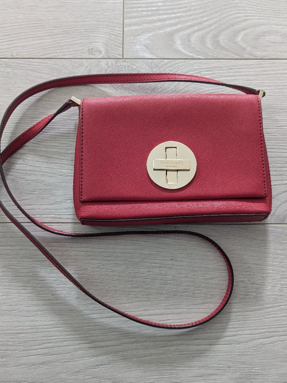Red Kate spade side bag